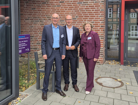 Paul Philipps, Rüdiger Schuch und Henrike Regenstein vor dem Wichernsaal in Schwerin Paul Philipps, Rüdiger Schuch und Henrike Regenstein vor dem Wichernsaal in Schwerin